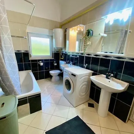Appartamento Two Bedroom Floor With Balcony Pola