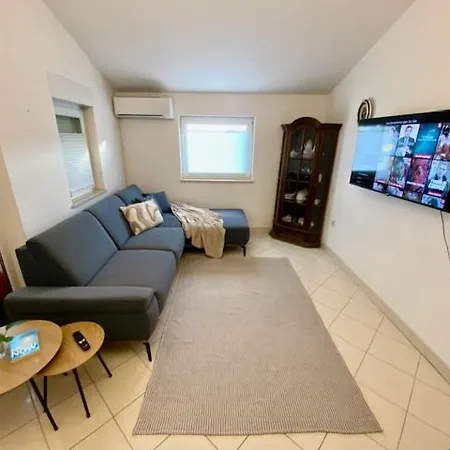 Two Bedroom Floor With Balcony Appartamento *