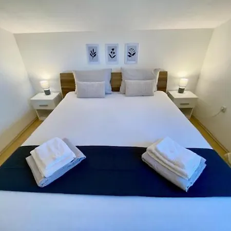 Lejlighed Two Bedroom Floor With Balcony